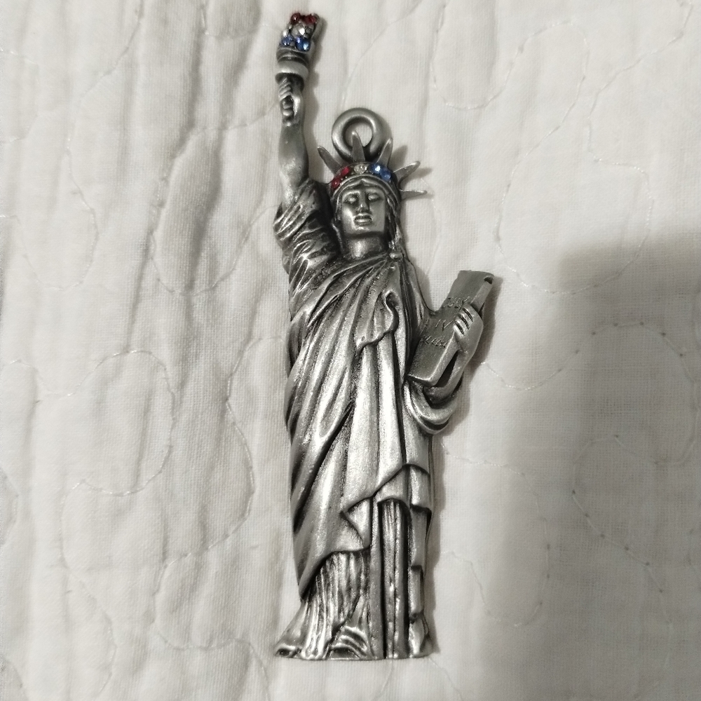 Gloria Duchin Statue of Liberty 3.75" red, white, blue crystals for neck chain